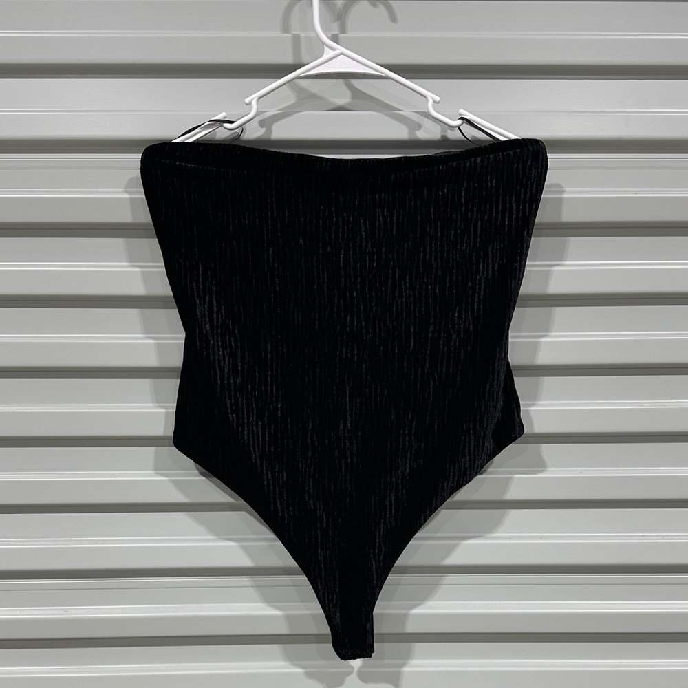 naked wardrobe Black Strapless Ribbed Bodysuit